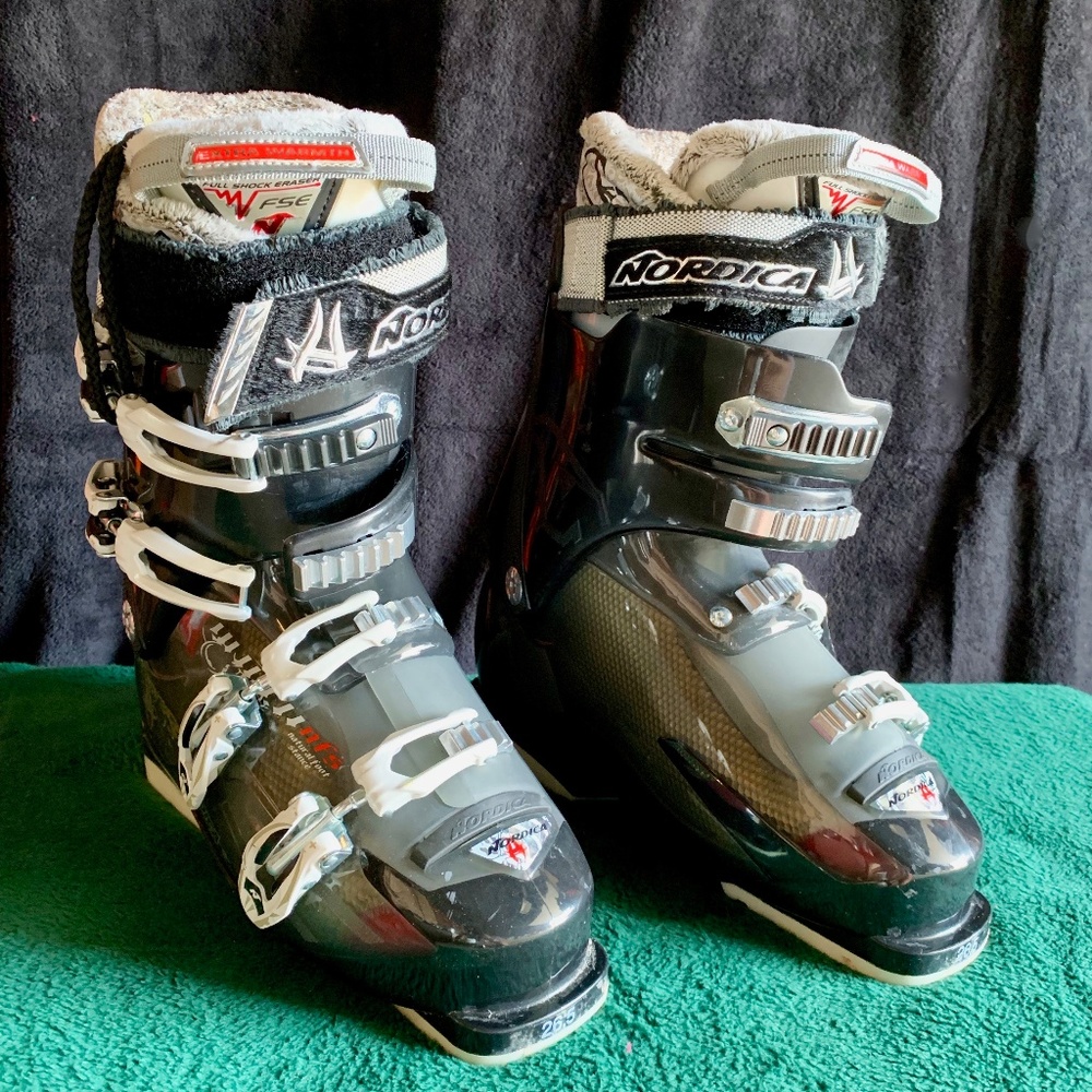 Ladies Nordica Hot Rod 8.0W Ski Boots